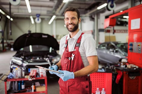 DigniFi photo of repair shop technician DigniFi photo of repair shop technician