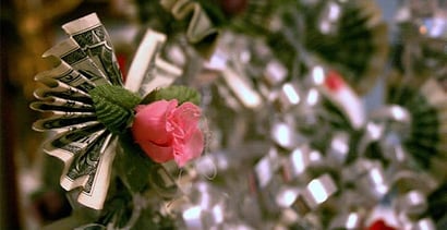Properly Give Cash Gift Holiday Season Properly Give Cash Gift Holiday Season