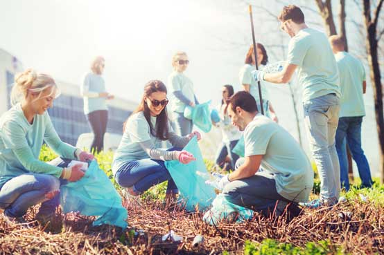 Volunteers Cleaning Up Trash Volunteers Cleaning Up Trash