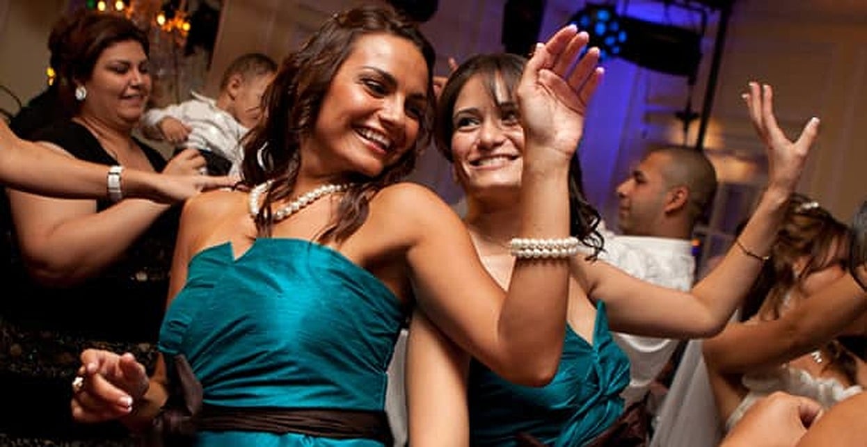 How Friends’ Weddings Can Ruin Your Credit How Friends’ Weddings Can Ruin Your Credit