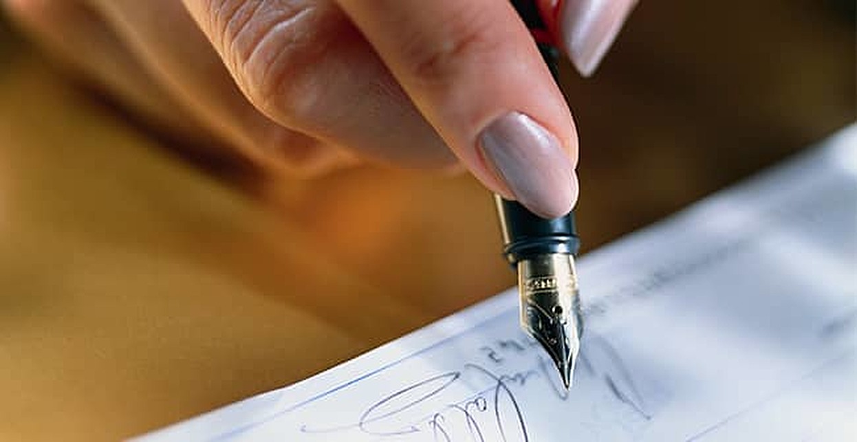 How Does a Check Differ From a Debit Purchase? How Does a Check Differ From a Debit Purchase?
